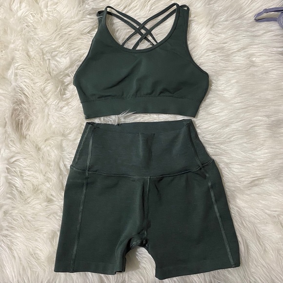 Alphalete Pants - Alphalete set (shorts and bra)